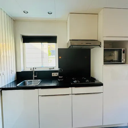 Beachhouse R&m Apartment *