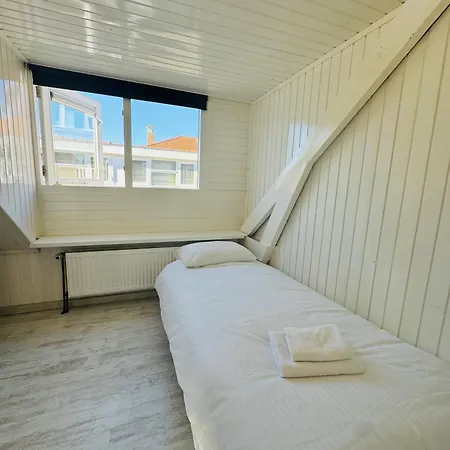 Beachhouse R&m Apartment