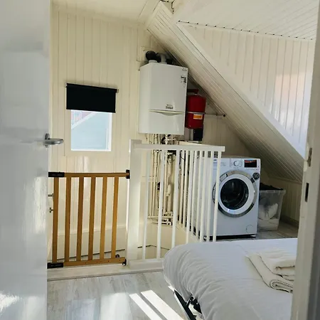 Beachhouse R&m Apartment